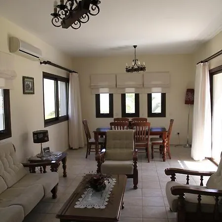 Eve Rozaki Pissouri