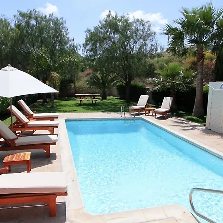 Eve Rozaki * Pissouri