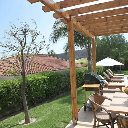 וילה Eve Rozaki *